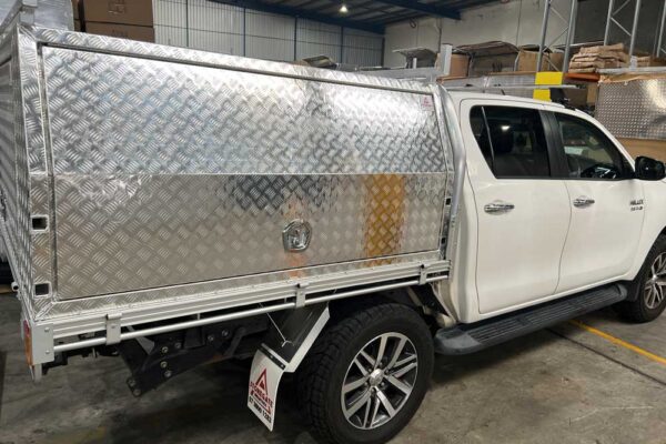 ute-tray-installation-hilux-14