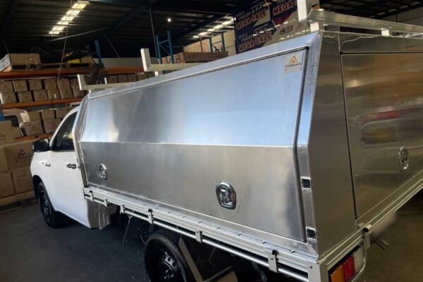 ute-tray-installation-hilux2doors-3-2