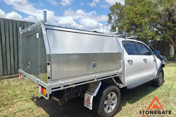 ute-tray-installation-hilux2