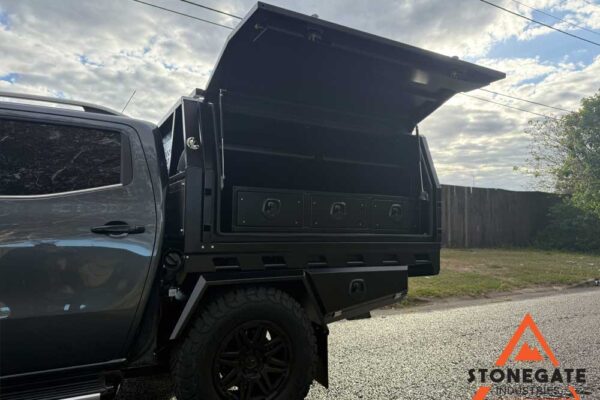 ute-tray-installation-benz6