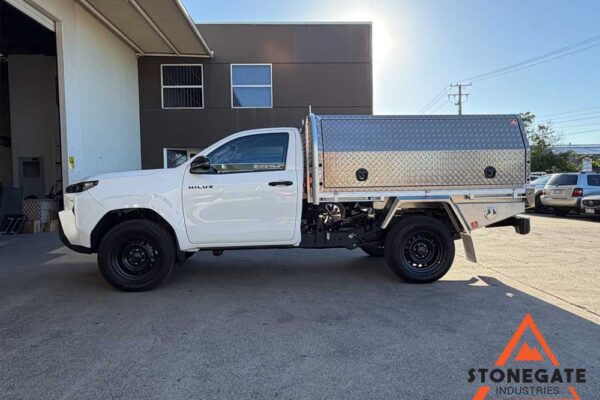 ute-tray-installation-hilux1