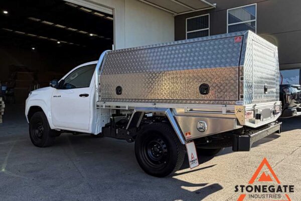 ute-tray-installation-hilux2