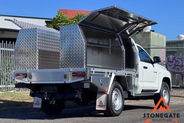 ute-tray-installation-mitsubishi2