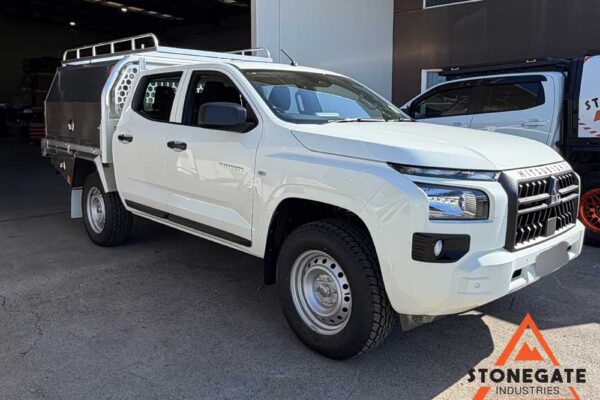 ute-tray-installation-mitsubishi2