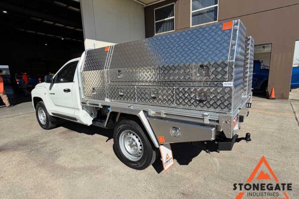 ute-tray-installation-triton1