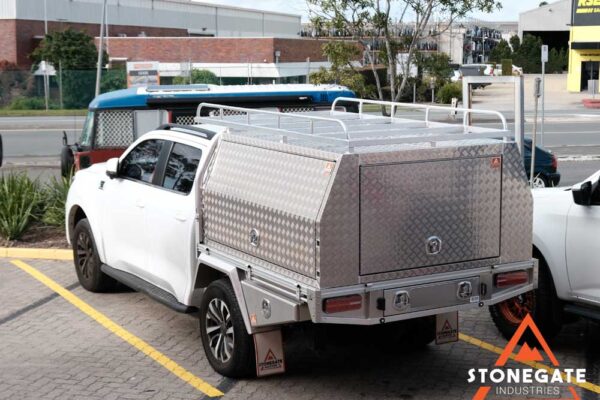 ute-tray-installation-gwm2