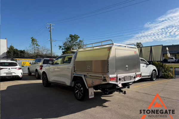 ute-tray-installation-gwm4