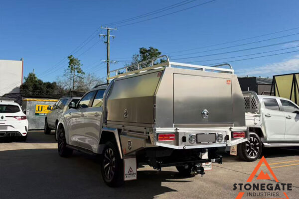 ute-tray-installation-gwm5