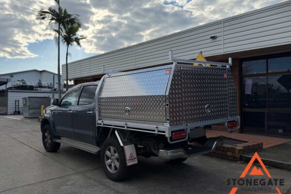 ute-tray-installation-toyota1