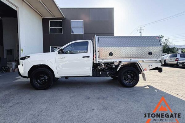 ute-tray-installation-toyota2